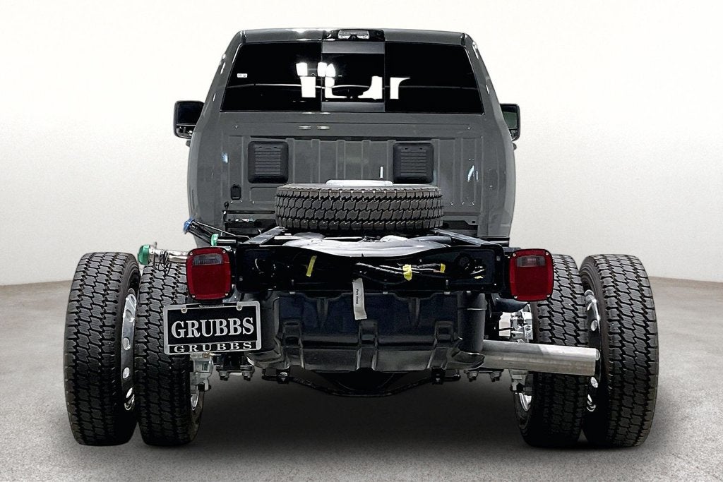 2027 RAM Ram 5500 Chassis Cab RAM 5500 BIG HORN CHASSIS CREW CAB 4X4 84' CA