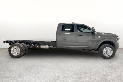 2027 RAM Ram 5500 Chassis Cab RAM 5500 BIG HORN CHASSIS CREW CAB 4X4 84' CA