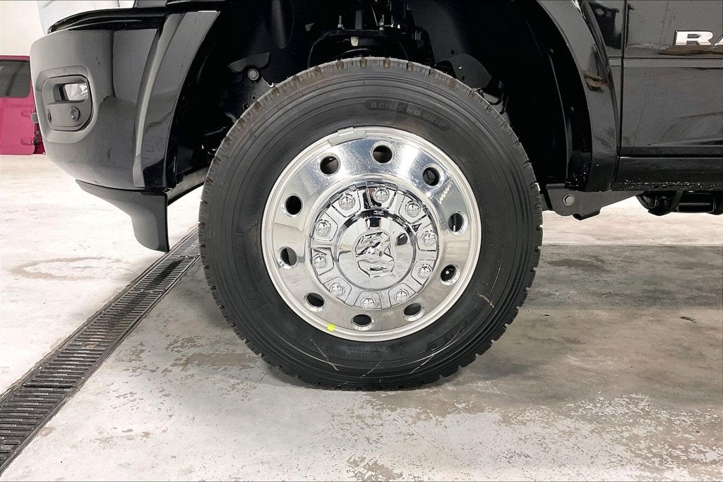 2027 RAM Ram 5500 Chassis Cab RAM 5500 BIG HORN CHASSIS CREW CAB 4X4 84' CA