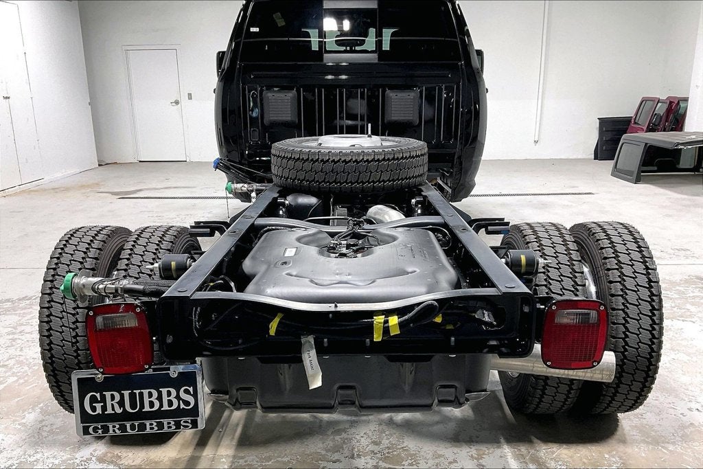 2027 RAM Ram 5500 Chassis Cab RAM 5500 BIG HORN CHASSIS CREW CAB 4X4 84' CA