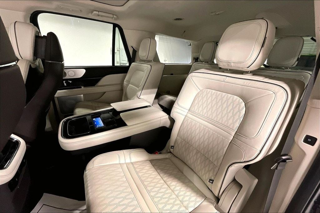 2024 Lincoln Navigator Black Label