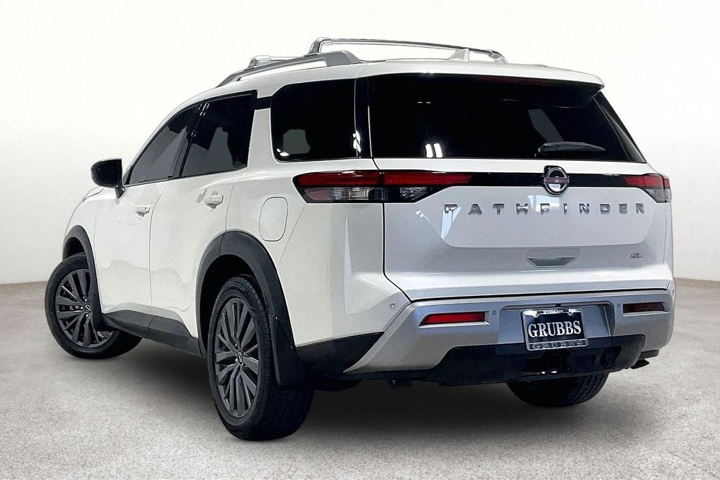 2022 Nissan Pathfinder SL 2WD