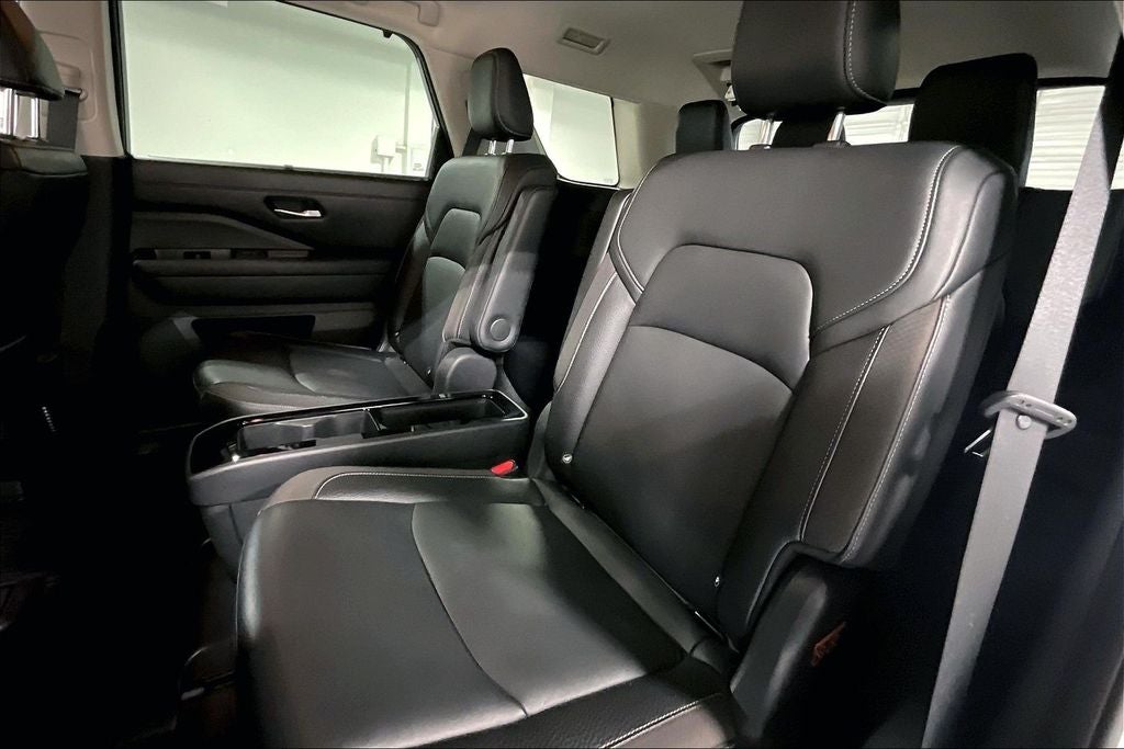 2022 Nissan Pathfinder SL 2WD