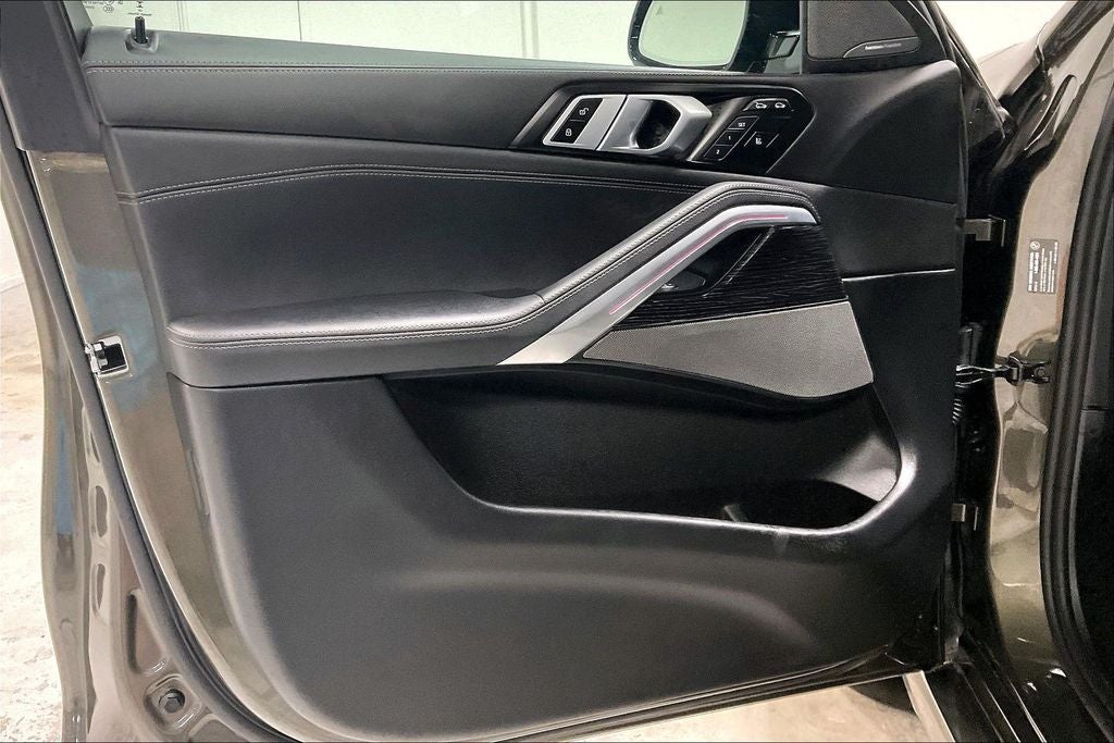 2025 BMW X6 M60i