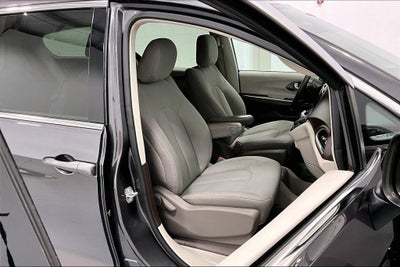 2021 Chrysler Voyager LX