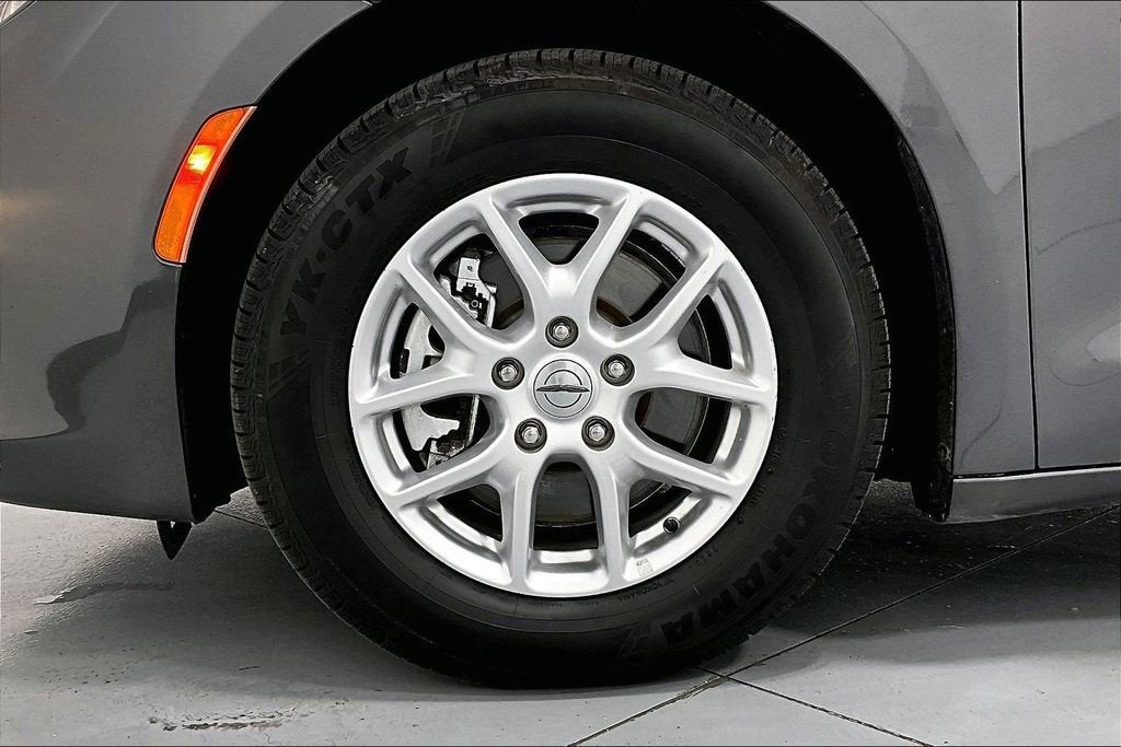2021 Chrysler Voyager LX
