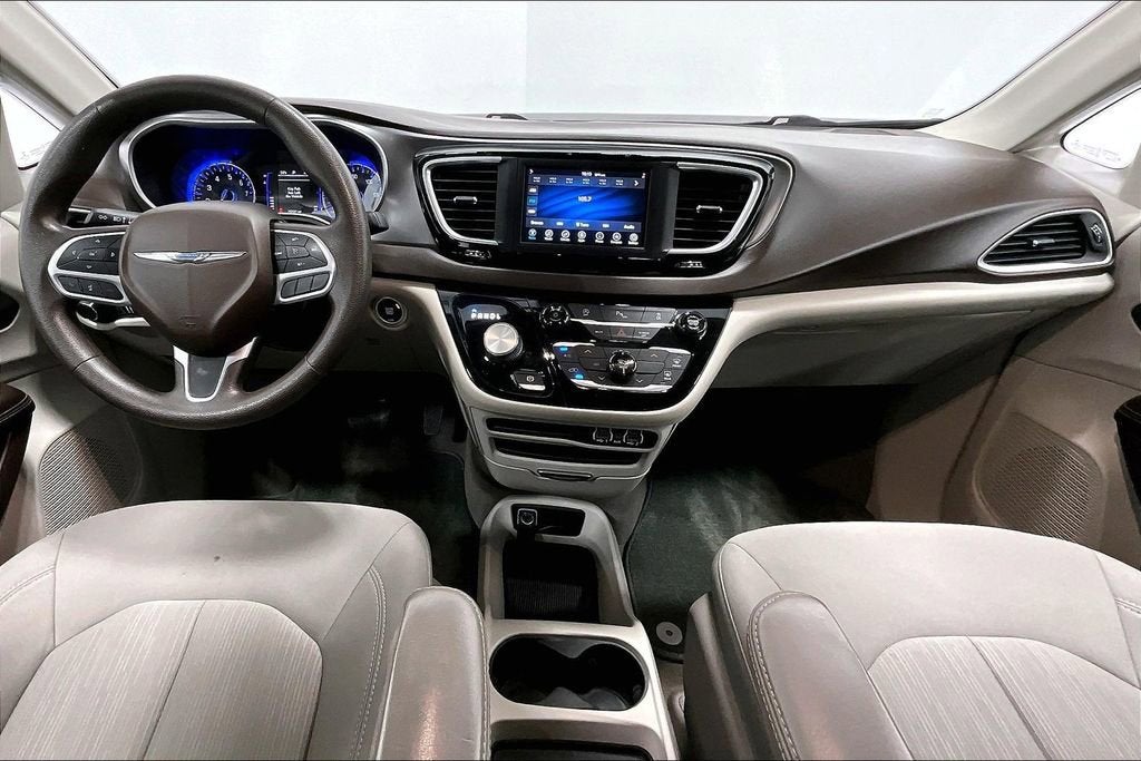 2021 Chrysler Voyager LX