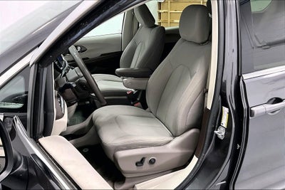 2021 Chrysler Voyager LX
