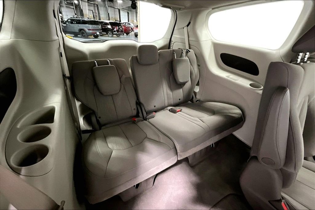 2021 Chrysler Voyager LX