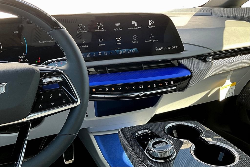 2025 Cadillac OPTIQ Luxury 1