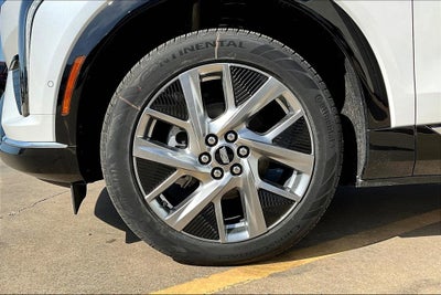 2025 Cadillac OPTIQ Luxury 1