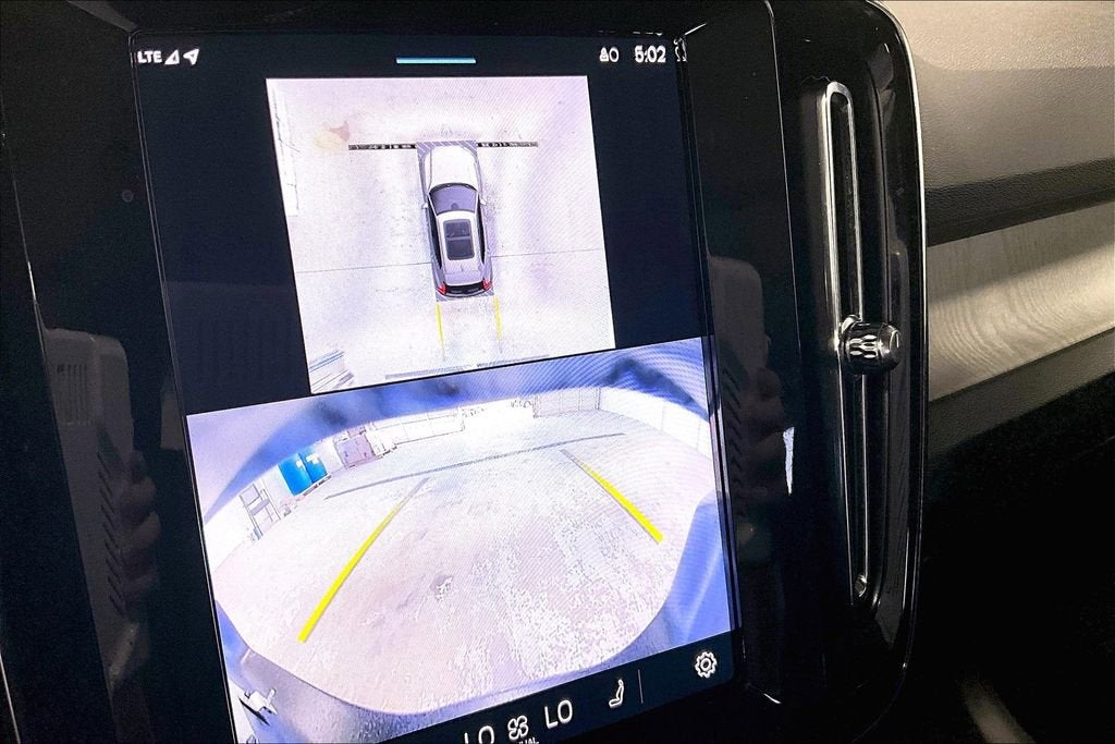 2024 Volvo XC40 B5 Plus Bright Theme