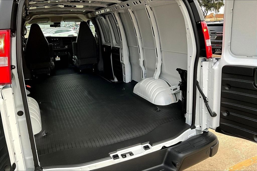 2025 GMC Savana Cargo Work Van