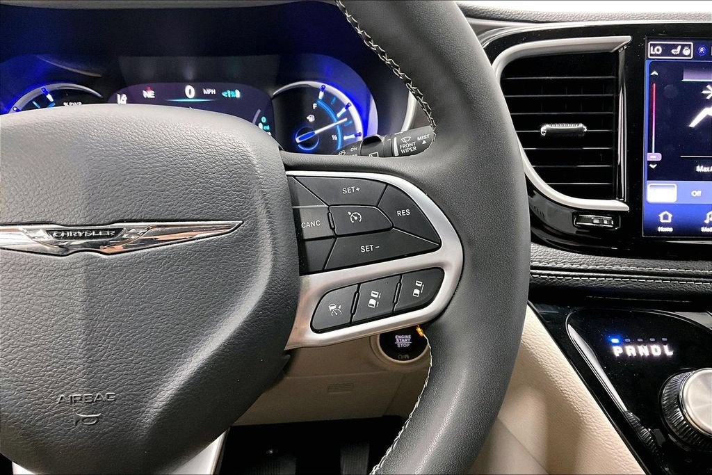2024 Chrysler Pacifica Hybrid Select