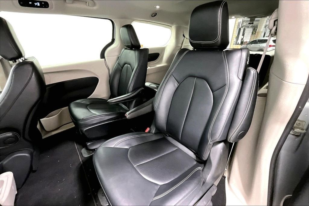 2024 Chrysler Pacifica Hybrid Select