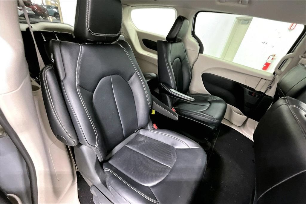 2024 Chrysler Pacifica Hybrid Select