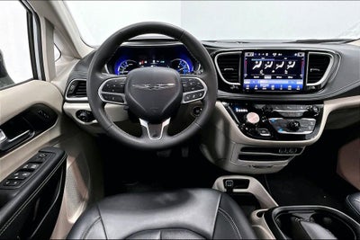 2024 Chrysler Pacifica Hybrid Select