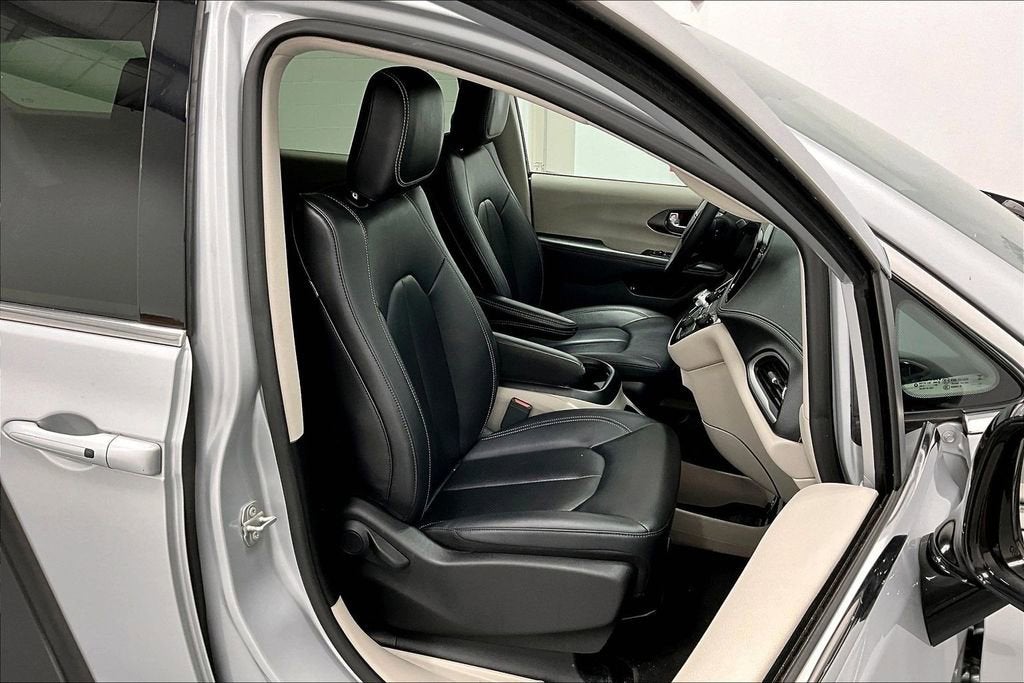 2024 Chrysler Pacifica Hybrid Select