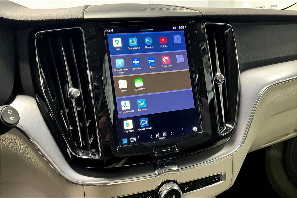 2022 Volvo XC60 B5 Momentum