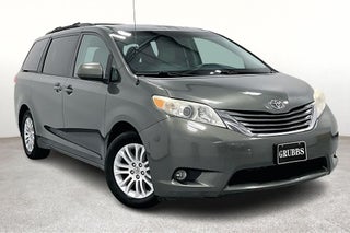 2013 Toyota Sienna XLE 8 Passenger