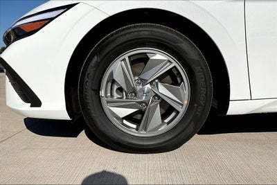 2025 Hyundai Elantra SE