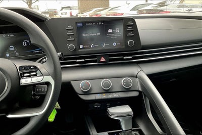 2025 Hyundai Elantra SE