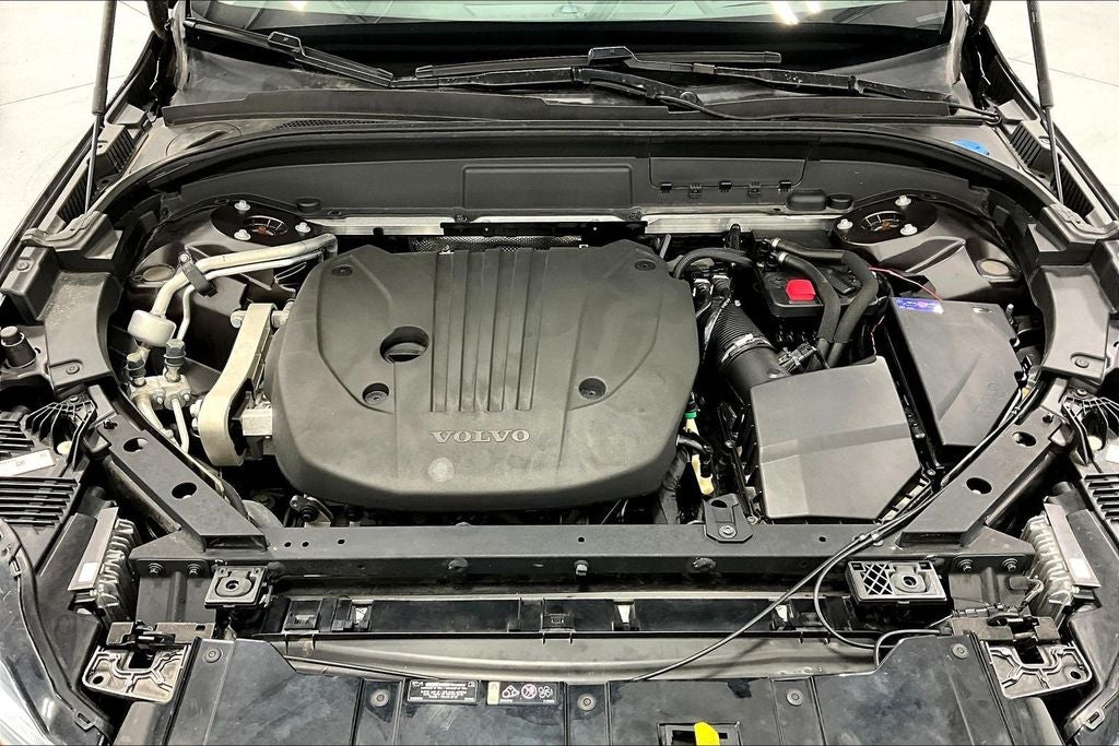2022 Volvo XC60 B5 Momentum