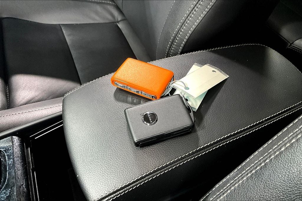 2024 Volvo XC40 B5 Plus Bright Theme